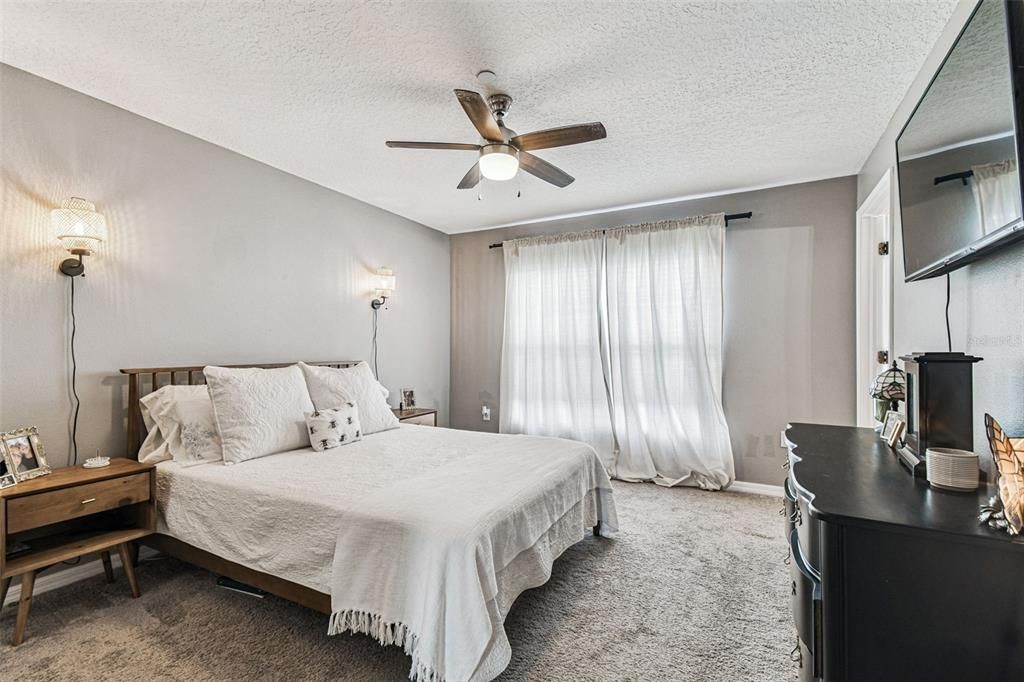 For Rent: $2,300 (3 beds, 3 baths, 1917 Square Feet)