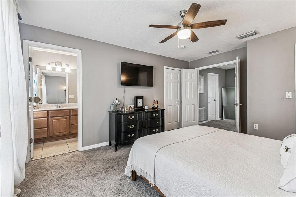 For Rent: $2,300 (3 beds, 3 baths, 1917 Square Feet)