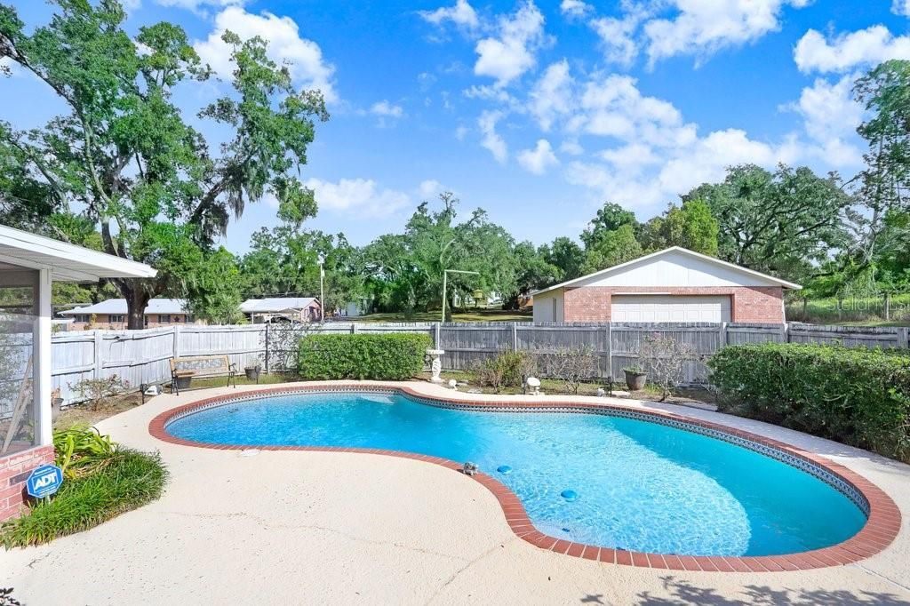 Activo con contrato: $450,000 (3 camas, 2 baños, 1532 Pies cuadrados)