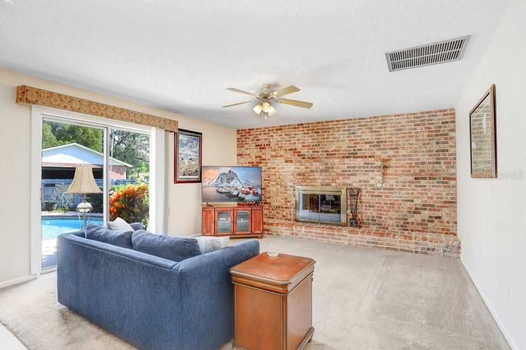 Activo con contrato: $450,000 (3 camas, 2 baños, 1532 Pies cuadrados)