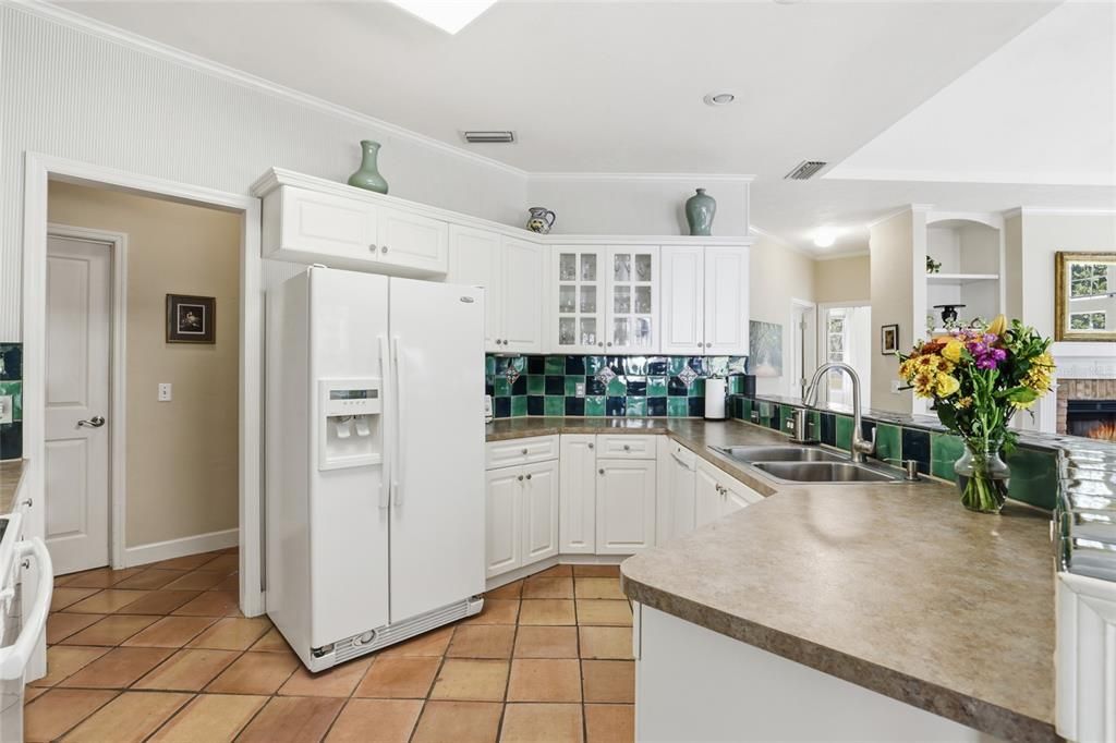 Active With Contract: $465,000 (4 beds, 2 baths, 2205 Square Feet)