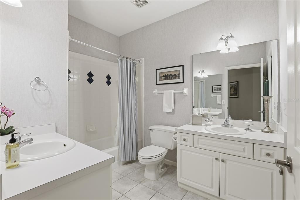 Active With Contract: $465,000 (4 beds, 2 baths, 2205 Square Feet)