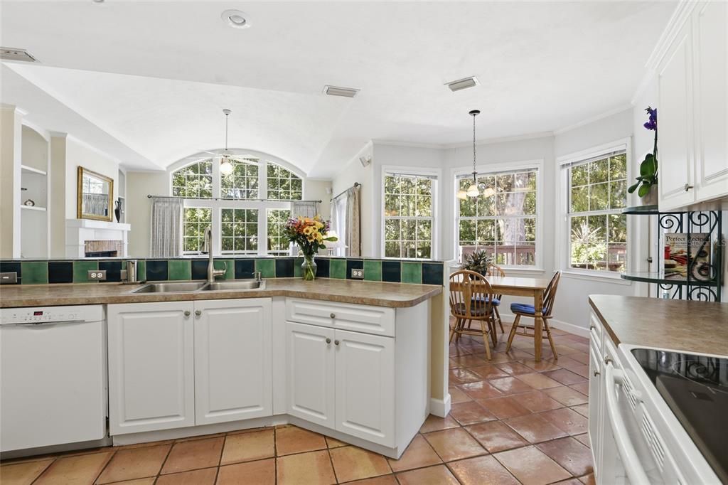 Active With Contract: $465,000 (4 beds, 2 baths, 2205 Square Feet)