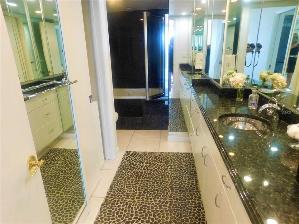 For Rent: $3,300 (2 beds, 2 baths, 1284 Square Feet)