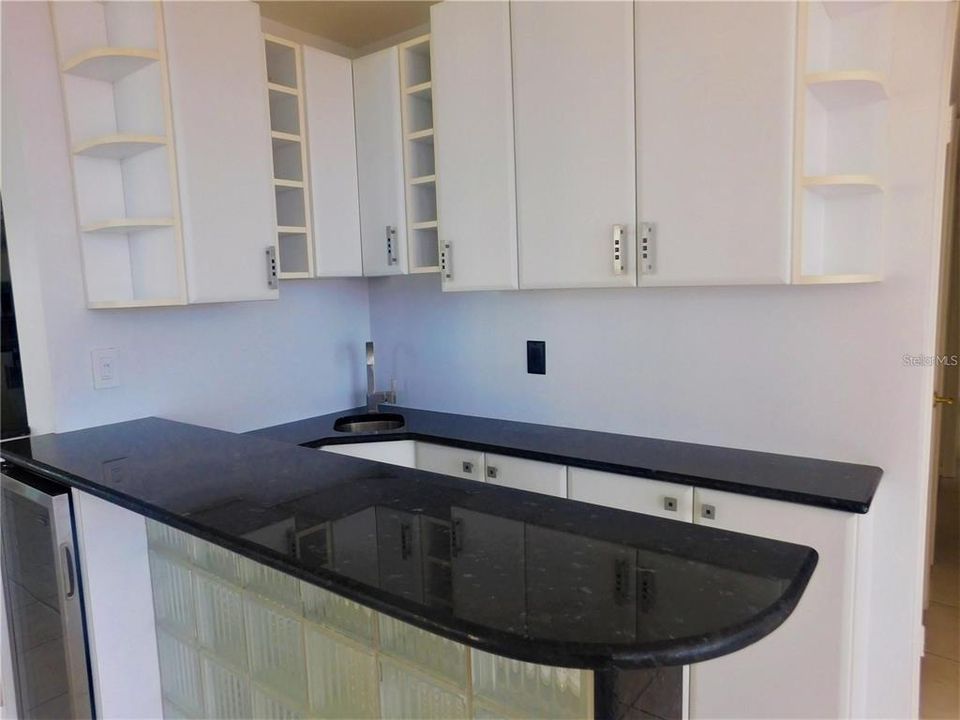 For Rent: $3,300 (2 beds, 2 baths, 1284 Square Feet)