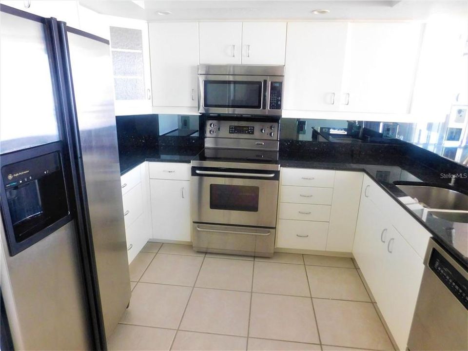 For Rent: $3,300 (2 beds, 2 baths, 1284 Square Feet)