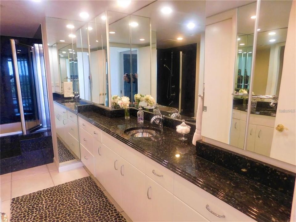 For Rent: $3,300 (2 beds, 2 baths, 1284 Square Feet)