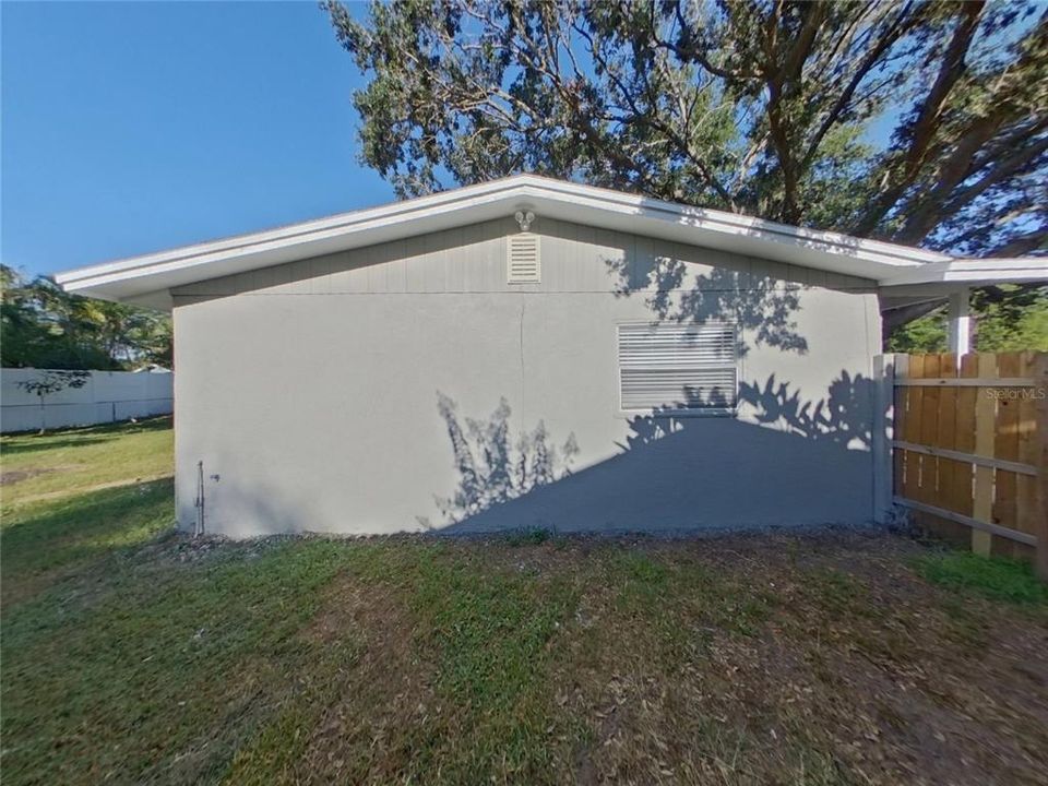 Active With Contract: $1,779 (3 beds, 1 baths, 1212 Square Feet)