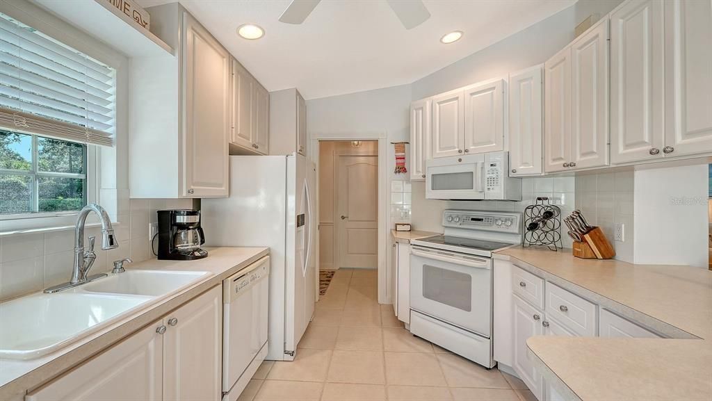 Под контрактом: $429,900 (2 спален, 2 ванн, 1534 Квадратных фут)