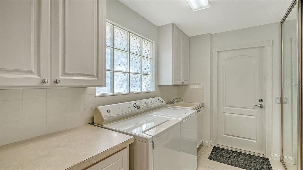 Под контрактом: $429,900 (2 спален, 2 ванн, 1534 Квадратных фут)