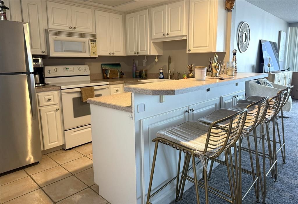 合同活跃: $2,450 (2 贝兹, 2 浴室, 1308 平方英尺)