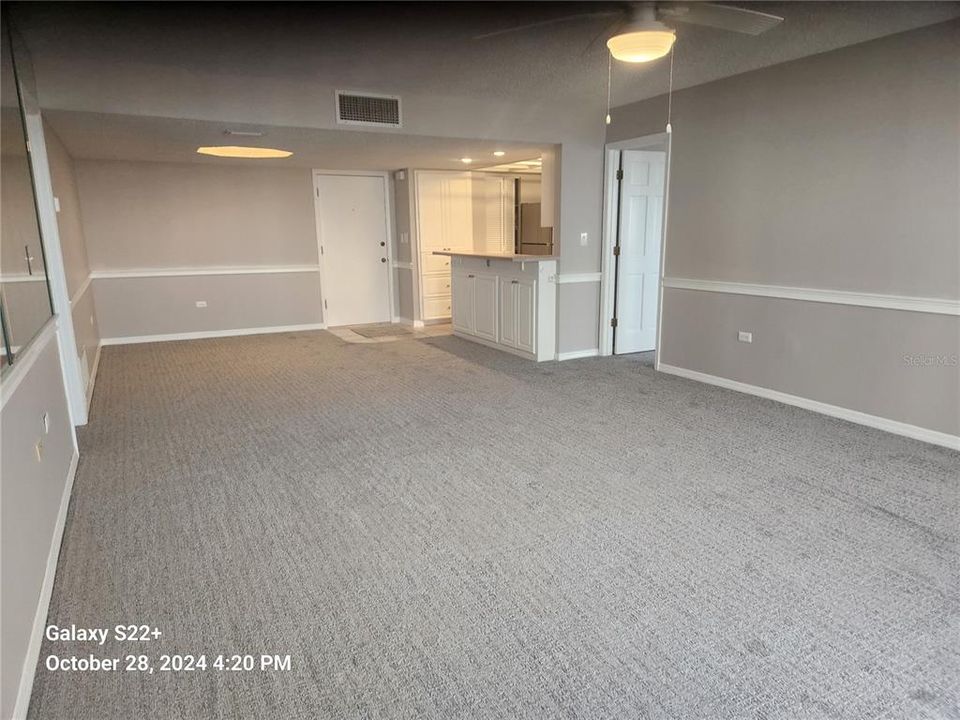 合同活跃: $2,450 (2 贝兹, 2 浴室, 1308 平方英尺)