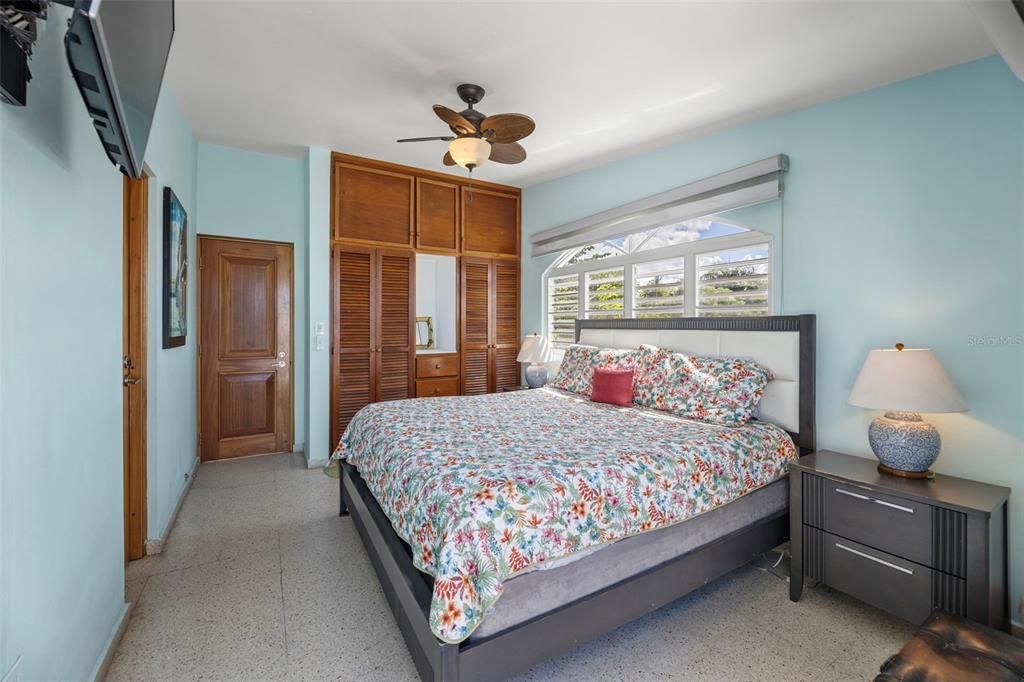 En Venta: $2,385,000 (3 camas, 4 baños, 2200 Pies cuadrados)