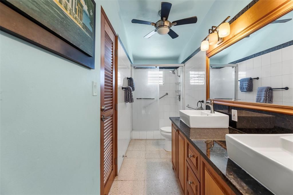 En Venta: $2,385,000 (3 camas, 4 baños, 2200 Pies cuadrados)