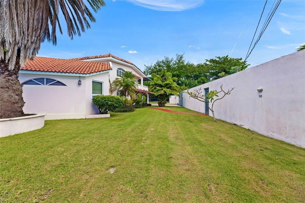 En Venta: $2,385,000 (3 camas, 4 baños, 2200 Pies cuadrados)