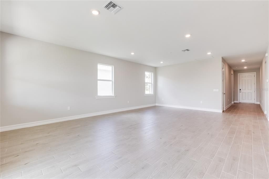 For Sale: $349,999 (3 beds, 2 baths, 1816 Square Feet)