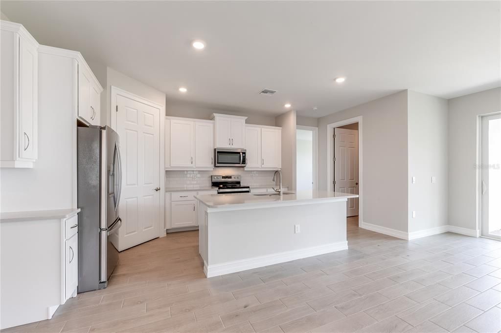 For Sale: $349,999 (3 beds, 2 baths, 1816 Square Feet)