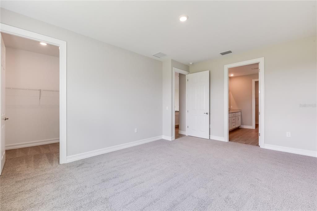 For Sale: $349,999 (3 beds, 2 baths, 1816 Square Feet)