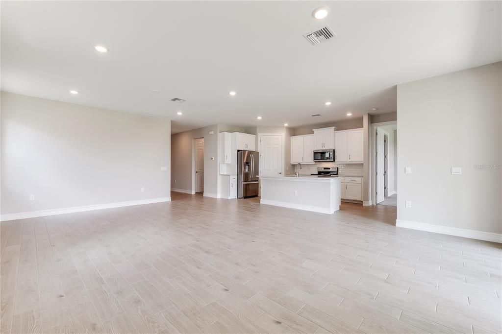 For Sale: $349,999 (3 beds, 2 baths, 1816 Square Feet)