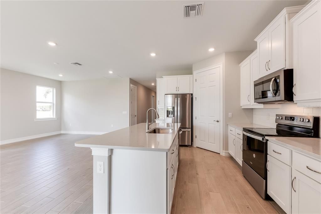 For Sale: $349,999 (3 beds, 2 baths, 1816 Square Feet)