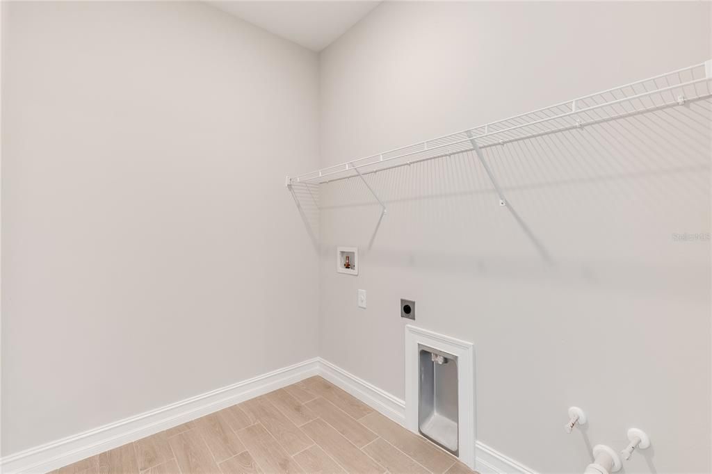 For Sale: $349,999 (3 beds, 2 baths, 1816 Square Feet)