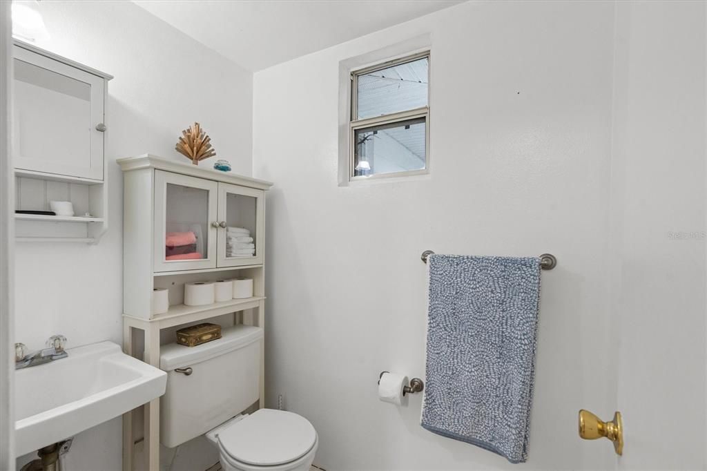 Active With Contract: $425,000 (3 beds, 2 baths, 2355 Square Feet)