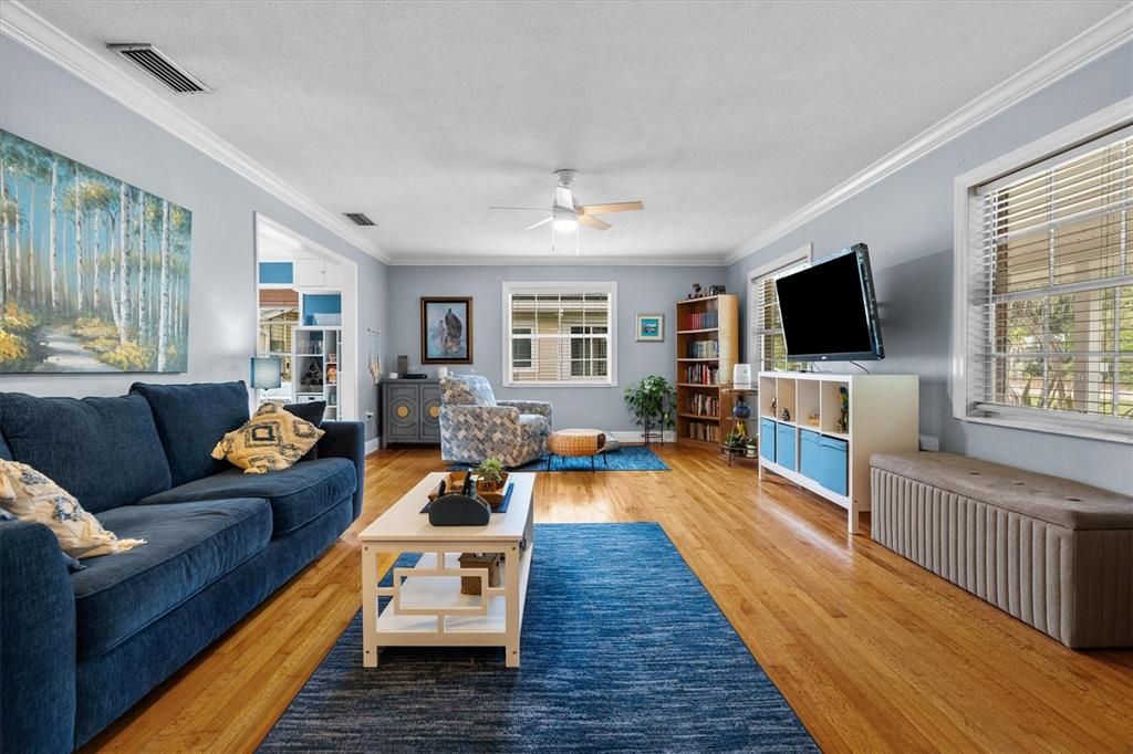 Active With Contract: $425,000 (3 beds, 2 baths, 2355 Square Feet)