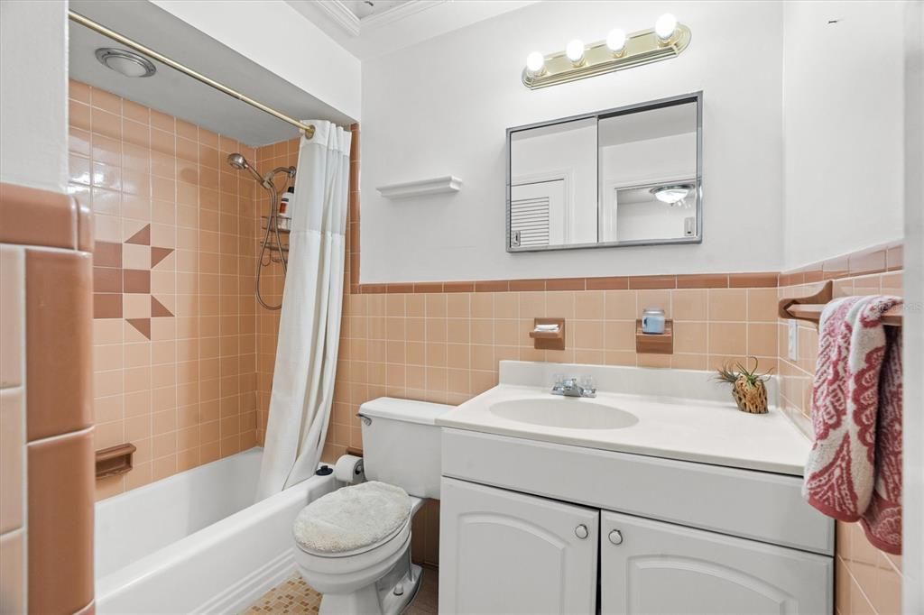 Active With Contract: $425,000 (3 beds, 2 baths, 2355 Square Feet)