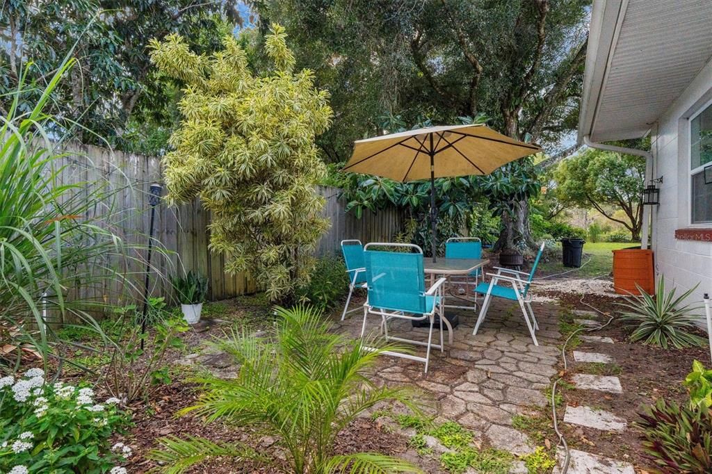 Active With Contract: $425,000 (3 beds, 2 baths, 2355 Square Feet)