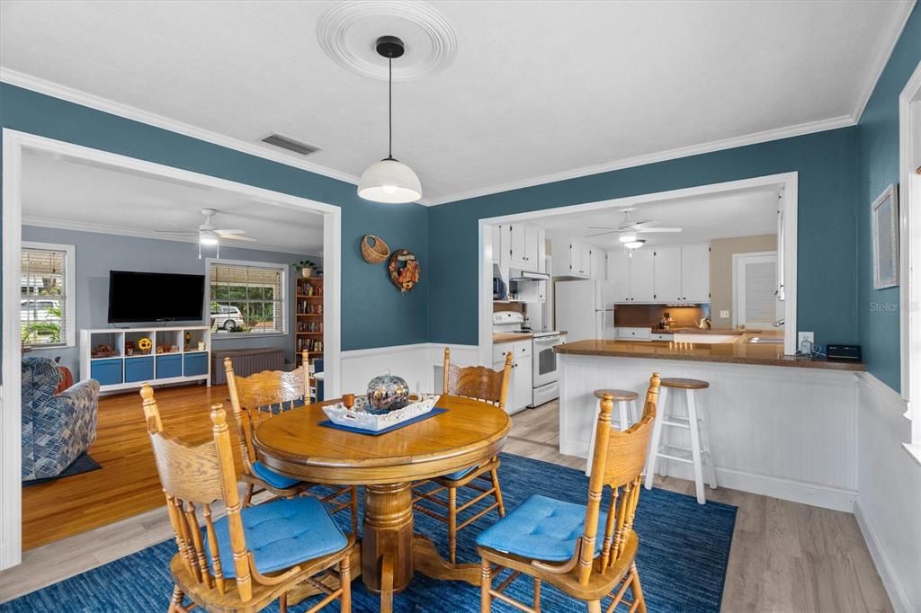 Active With Contract: $425,000 (3 beds, 2 baths, 2355 Square Feet)