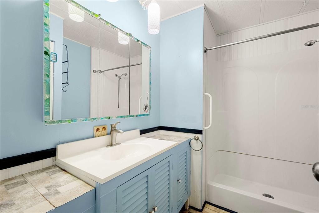 待售: $123,000 (2 贝兹, 2 浴室, 1008 平方英尺)