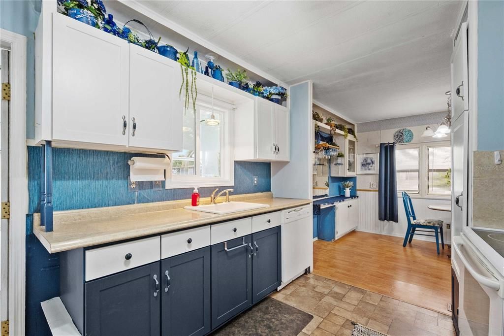 待售: $123,000 (2 贝兹, 2 浴室, 1008 平方英尺)