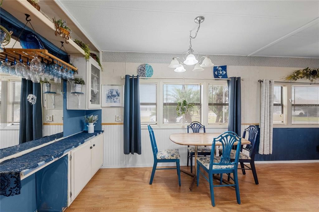 待售: $123,000 (2 贝兹, 2 浴室, 1008 平方英尺)