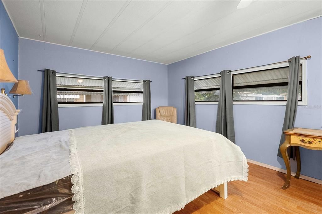 待售: $123,000 (2 贝兹, 2 浴室, 1008 平方英尺)