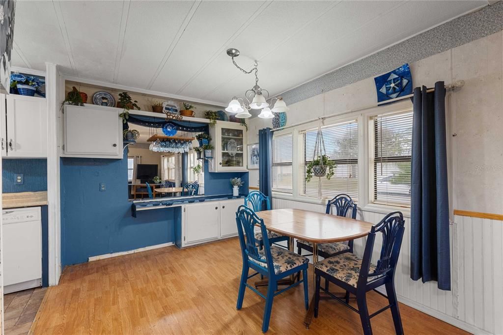 待售: $123,000 (2 贝兹, 2 浴室, 1008 平方英尺)