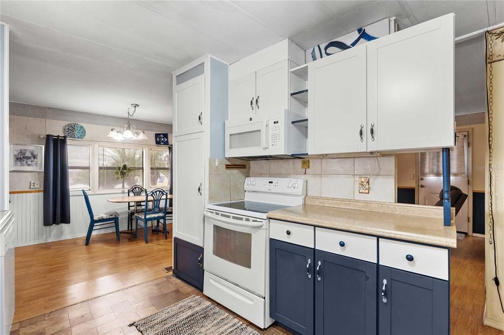 待售: $123,000 (2 贝兹, 2 浴室, 1008 平方英尺)