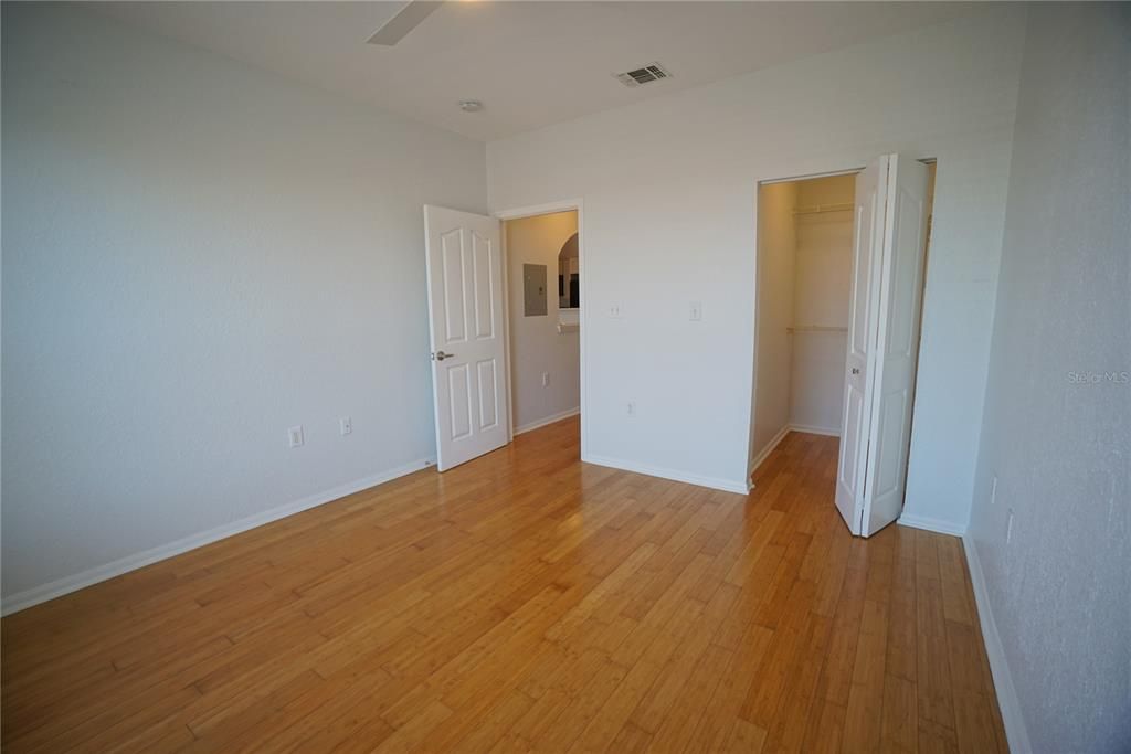 For Rent: $1,800 (1 beds, 1 baths, 654 Square Feet)