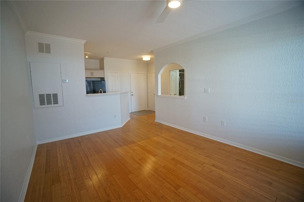 For Rent: $1,800 (1 beds, 1 baths, 654 Square Feet)