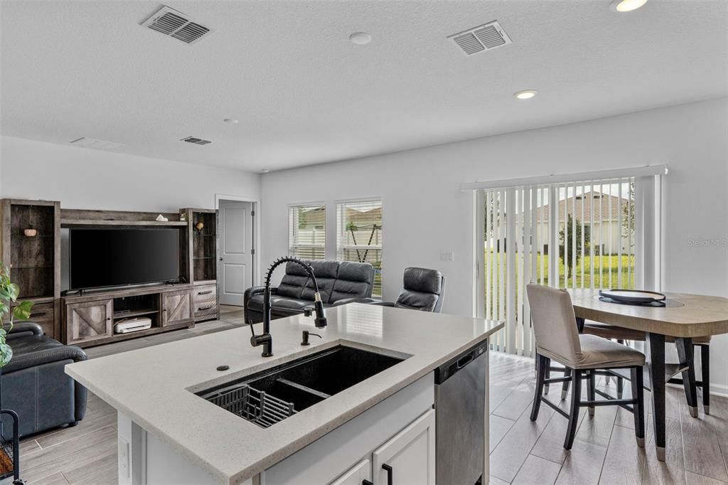 待售: $335,000 (3 贝兹, 2 浴室, 1330 平方英尺)