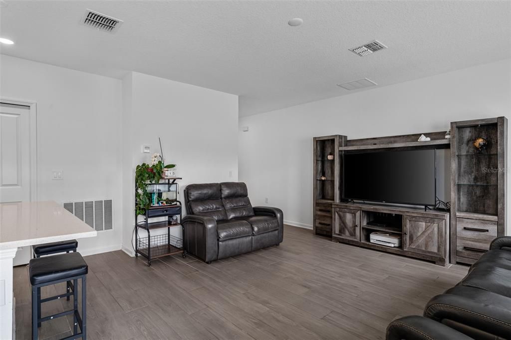 待售: $335,000 (3 贝兹, 2 浴室, 1330 平方英尺)