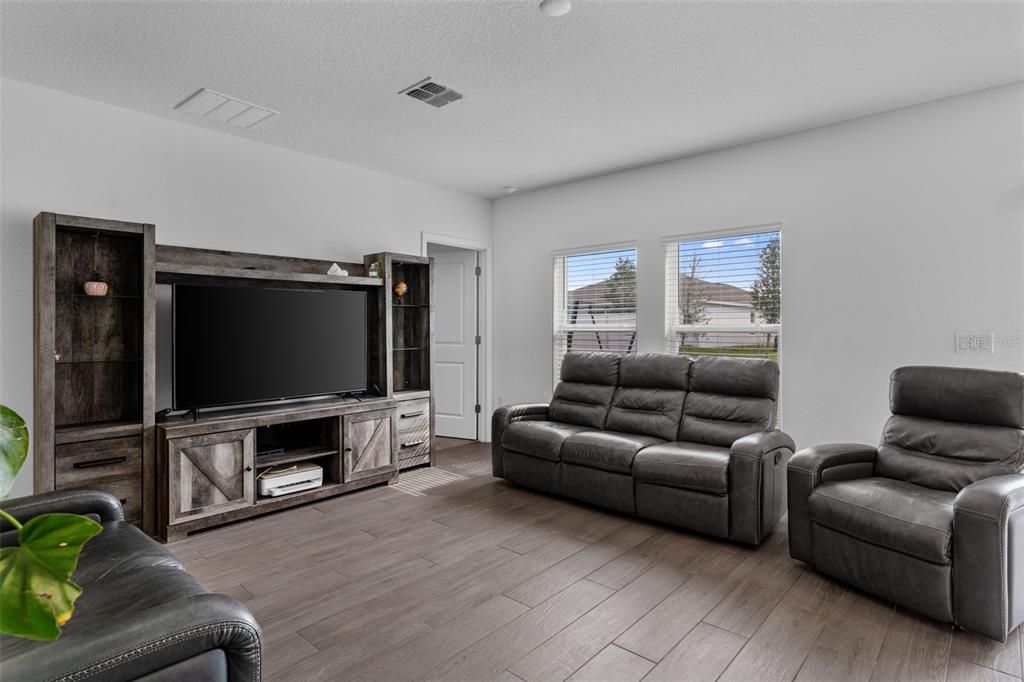 待售: $335,000 (3 贝兹, 2 浴室, 1330 平方英尺)