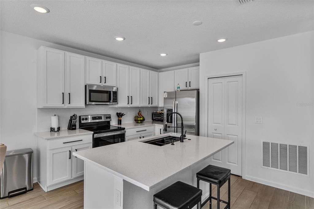 待售: $335,000 (3 贝兹, 2 浴室, 1330 平方英尺)