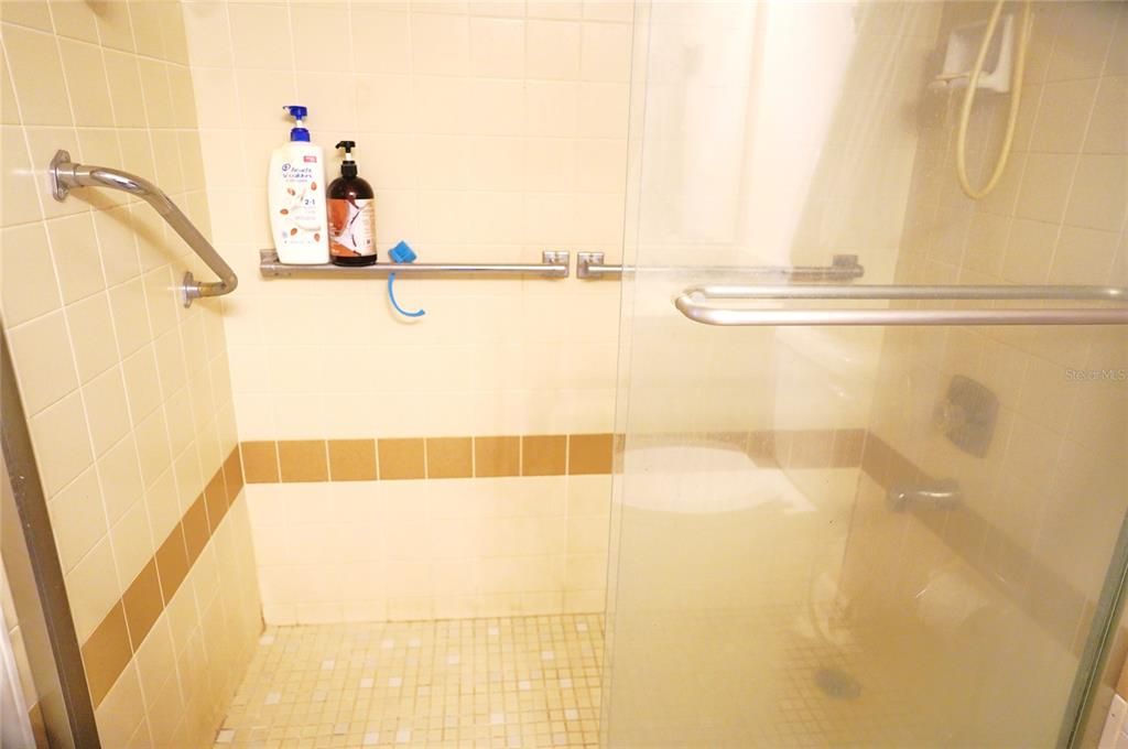 For Rent: $1,350 (2 beds, 2 baths, 1032 Square Feet)