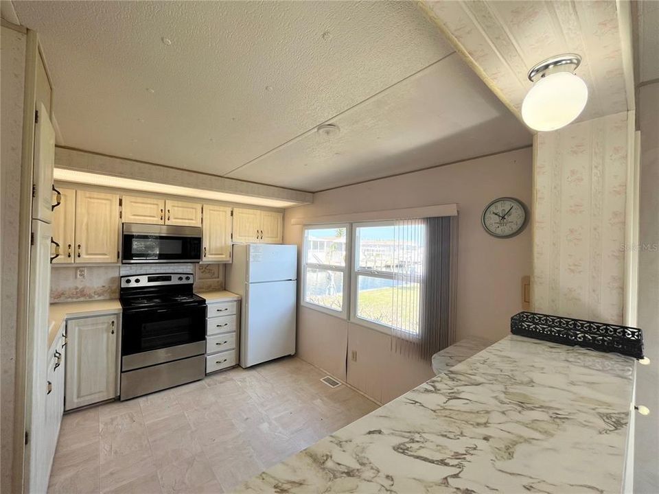 For Rent: $1,475 (2 beds, 1 baths, 880 Square Feet)