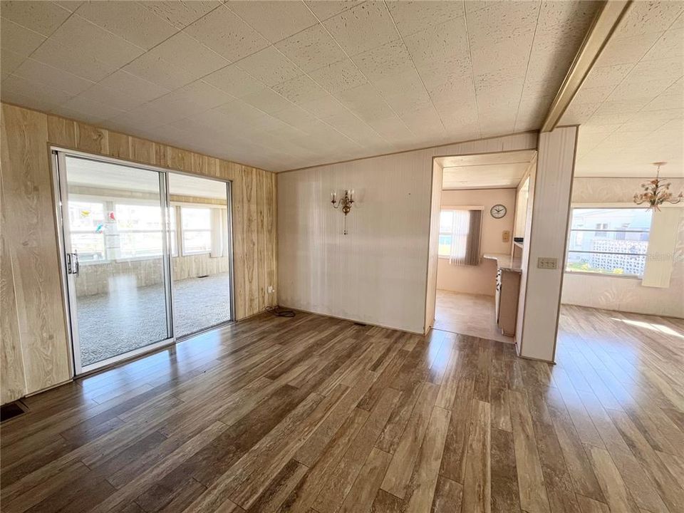 For Rent: $1,475 (2 beds, 1 baths, 880 Square Feet)