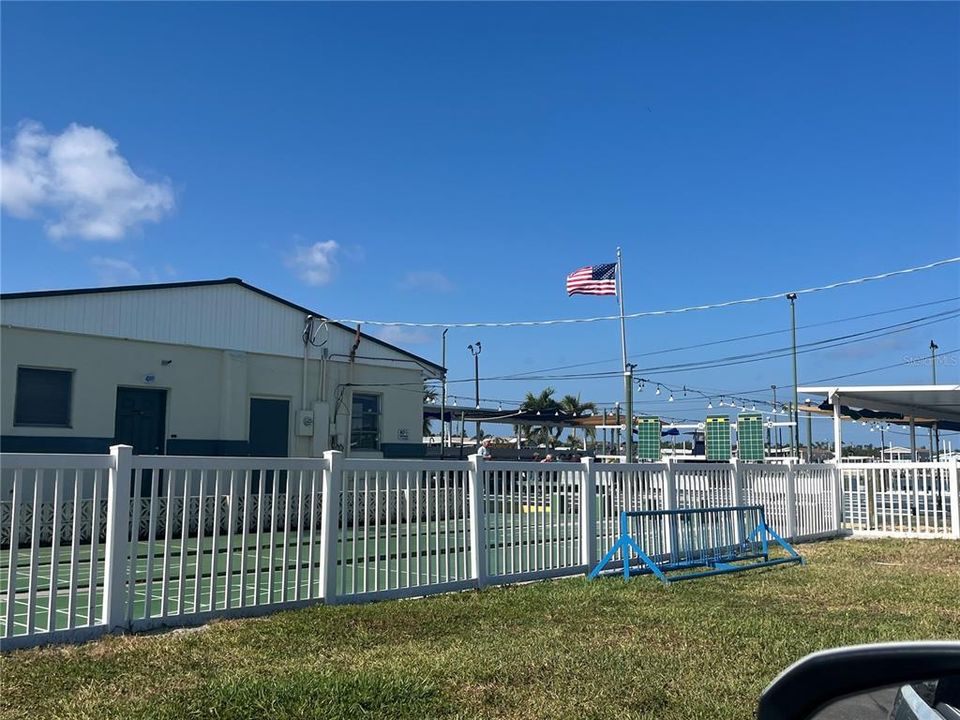 For Rent: $1,475 (2 beds, 1 baths, 880 Square Feet)