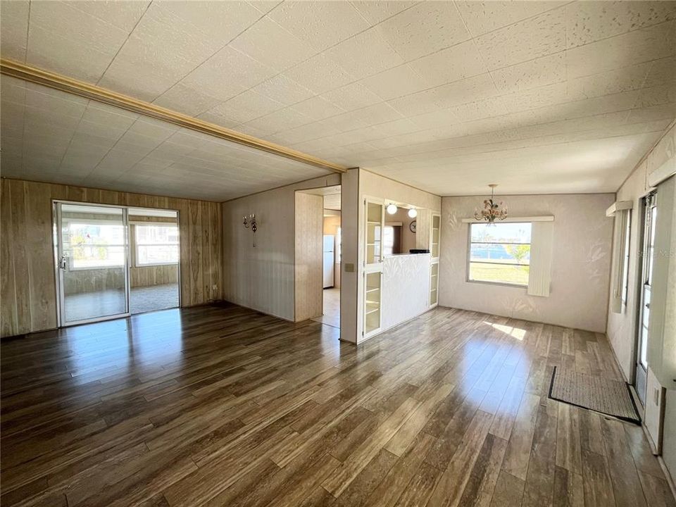 For Rent: $1,475 (2 beds, 1 baths, 880 Square Feet)