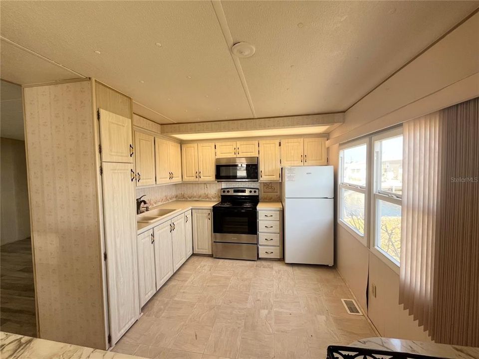 For Rent: $1,475 (2 beds, 1 baths, 880 Square Feet)