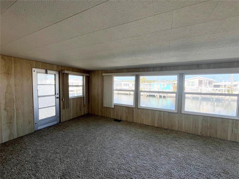 For Rent: $1,475 (2 beds, 1 baths, 880 Square Feet)