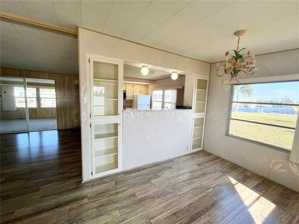 For Rent: $1,475 (2 beds, 1 baths, 880 Square Feet)